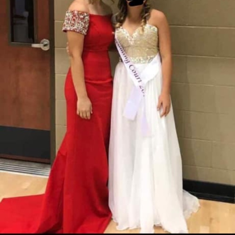 Red Sherri Hill formal dress